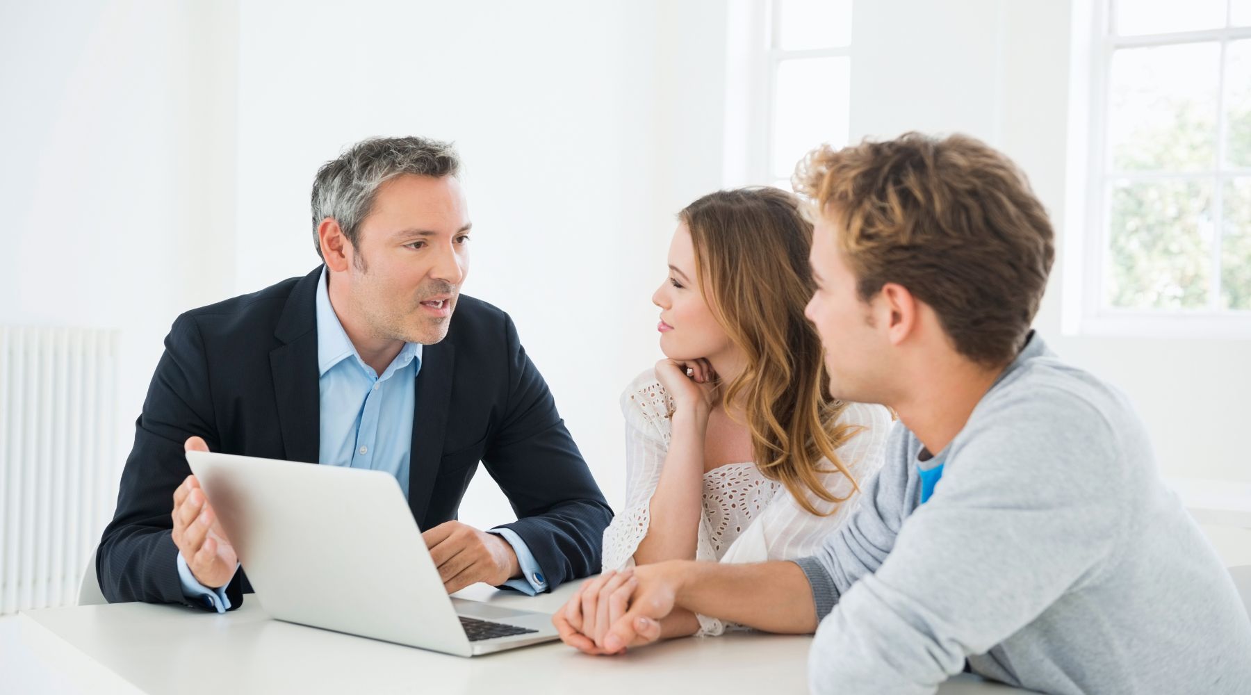 Couple_Refinancing_Discussion_Canva_1800x1000