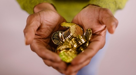 Gold hits another record high – too late to buy in?