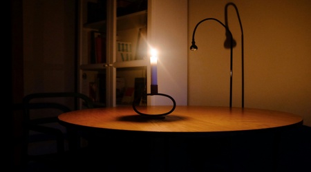 Will solar panels work in a power outage?