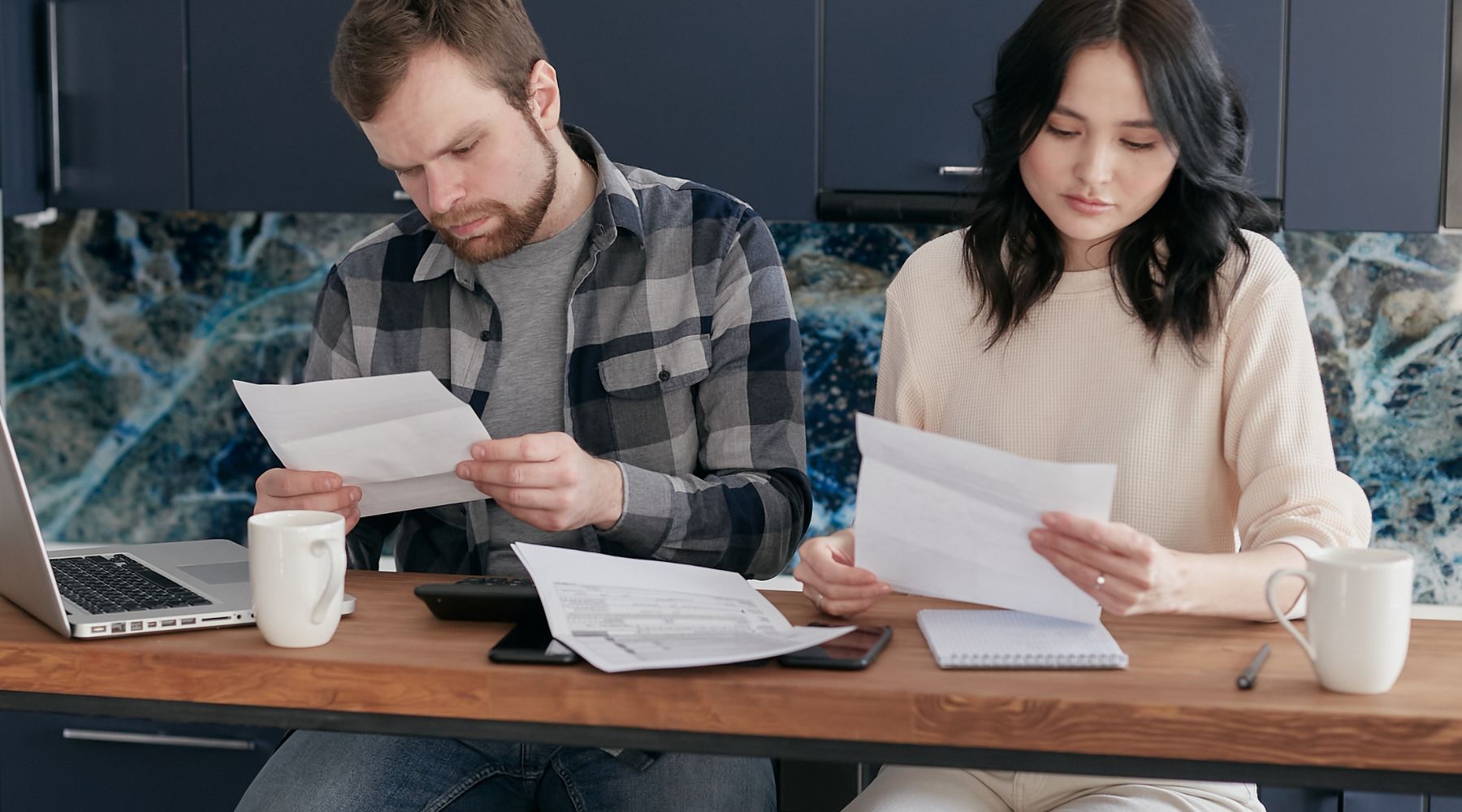 The lights or the rent: 1 in 4 Aussies leave bills unpaid to prioritise housing costs